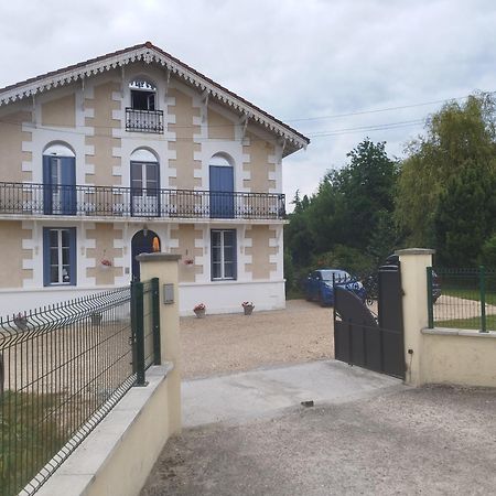 Montplaisir Bed & Breakfast Montendre Exterior photo